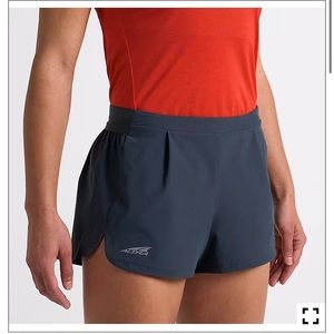 Altra Women’s Running Vanish 2” shorts - XS - Forest River black